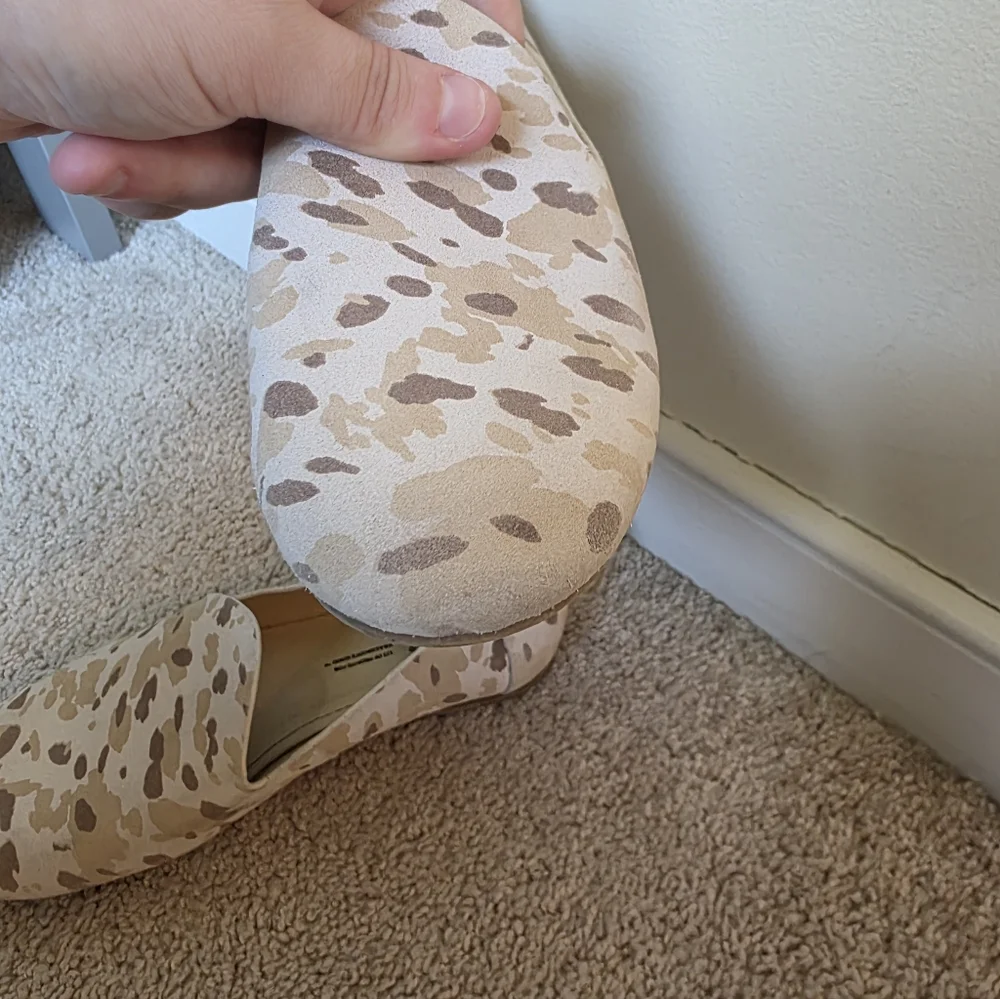TOMS Women Cream and Brown Camoflauge Patterned Slip-On Loafer Shoes Size 5.5
